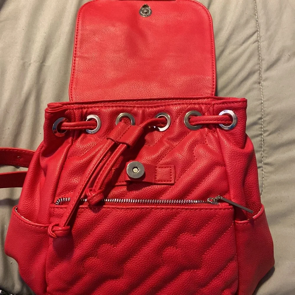 Backpack - Picture 3 of 4